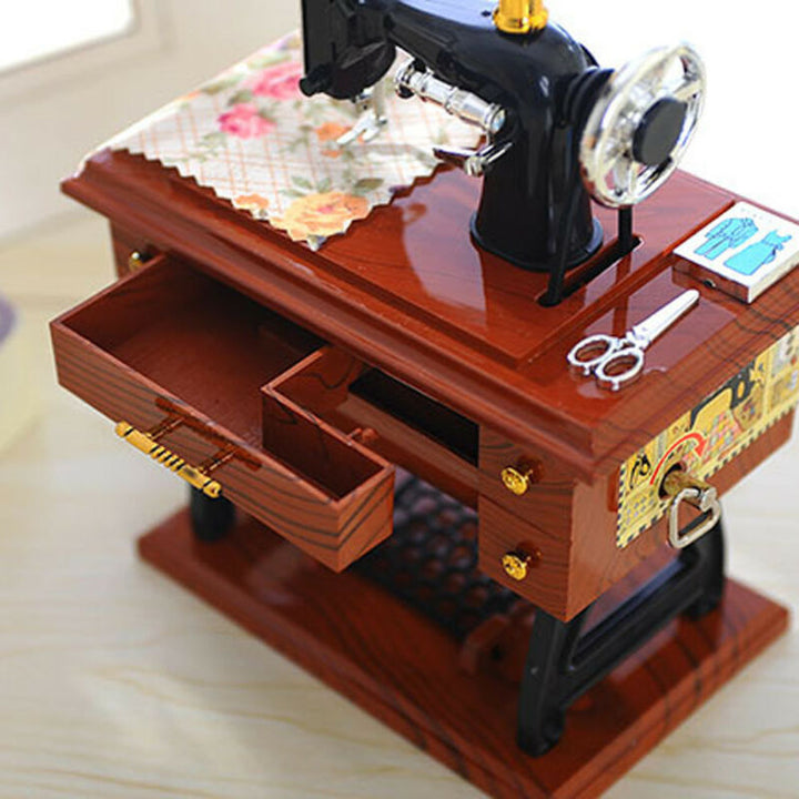 Stornfield | Retro Mini Sewing Machine Decor