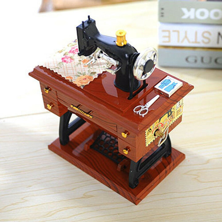 Stornfield | Retro Mini Sewing Machine Decor