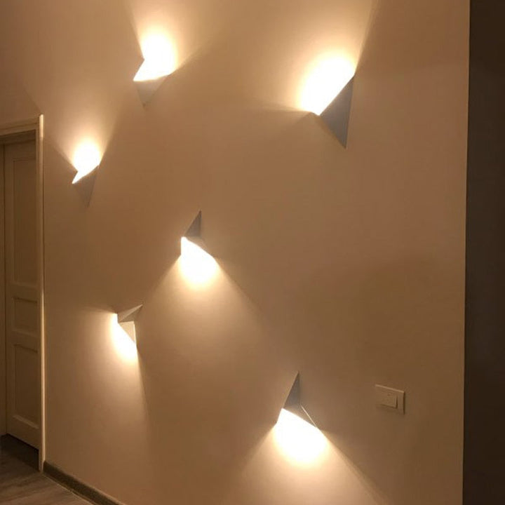 Minimalistic Triangular LED Wall Lamp | Modern Design in Stornfieldack/White | Perfect for Living Room and Bathroom | Stornfield