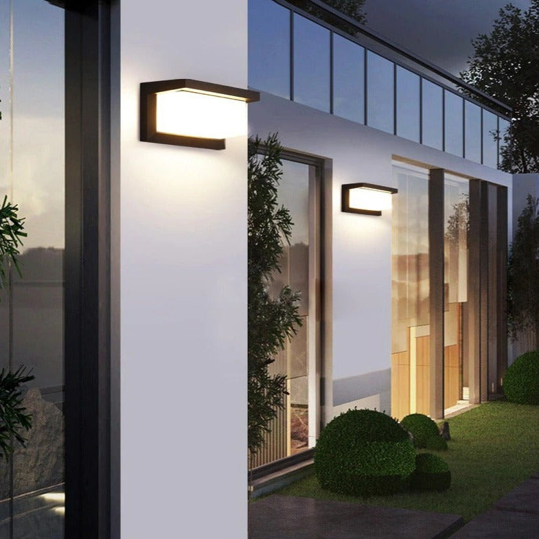 Horizontal LED Outdoor Lamp | Stornfield
