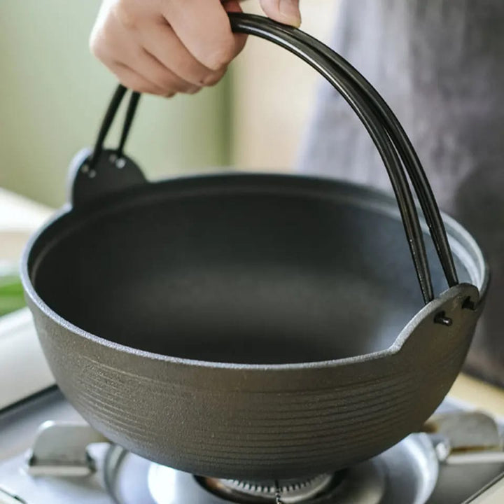 Stornfield | Pre-seasoned pure cast iron wok with flat base and wooden lid