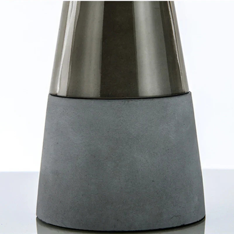 Industrial table lamp made of steel with glass shade – Modern vintage bedside lamp | Stornfield