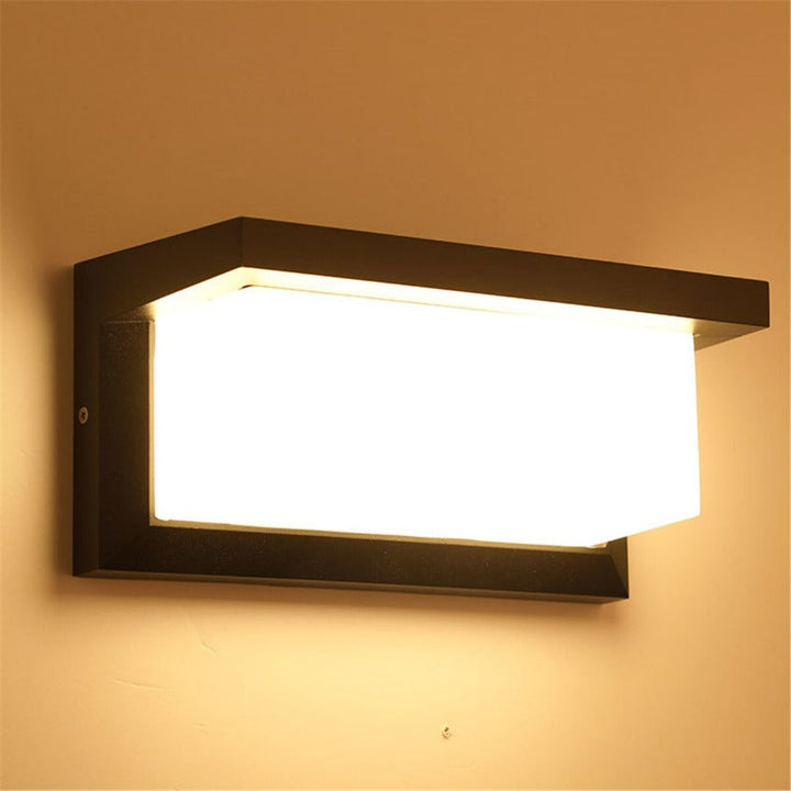 Horizontal LED Outdoor Lamp | Stornfield