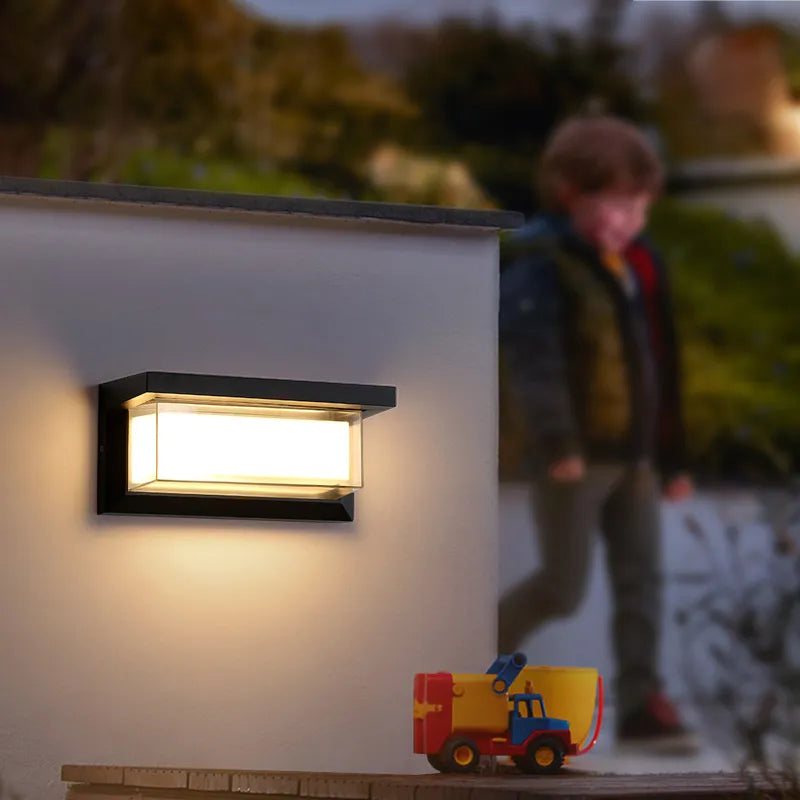 Modern outdoor wall light for garden and terrace | Stornfield