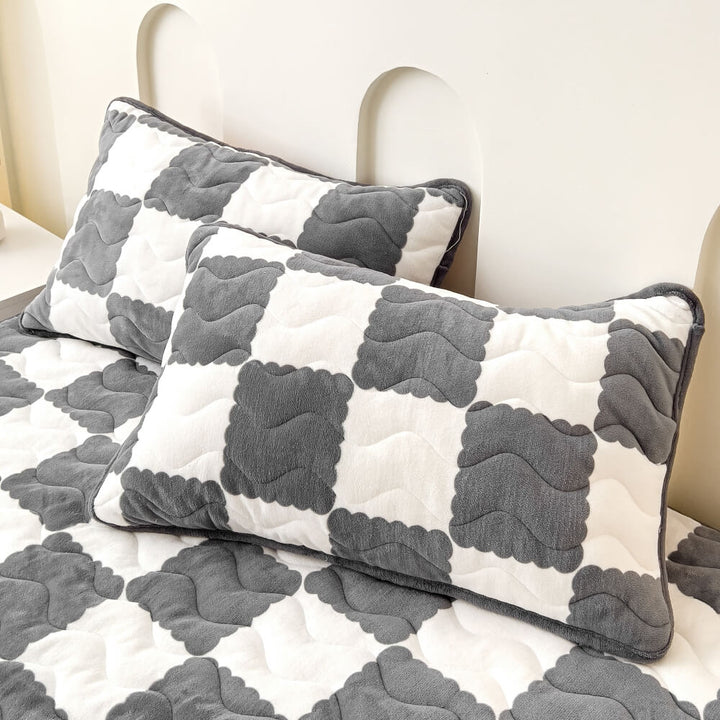 Stornfield | Milk velvet fitted sheet with checks