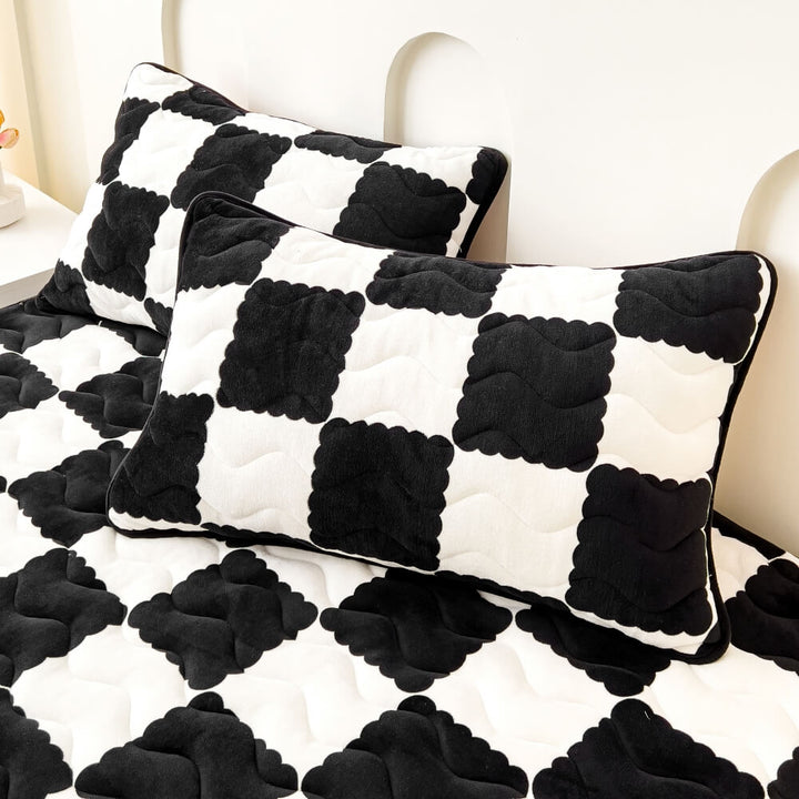 Stornfield | Milk velvet fitted sheet with checks