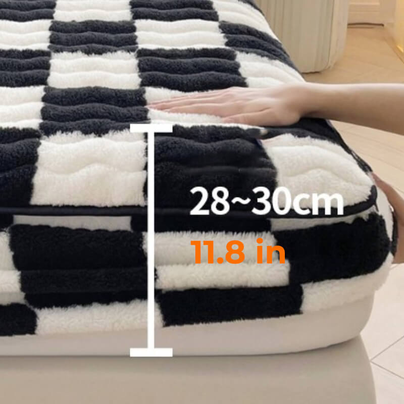 Stornfield | Milk velvet fitted sheet with checks