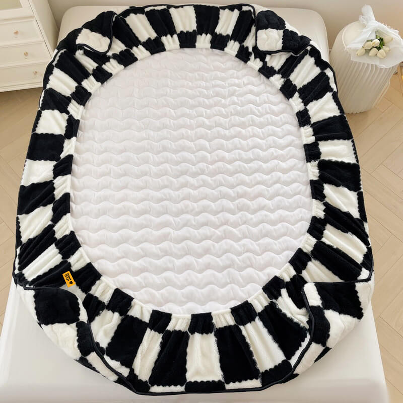 Stornfield | Milk velvet fitted sheet with checks
