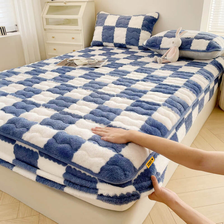 Stornfield | Milk velvet fitted sheet with checks