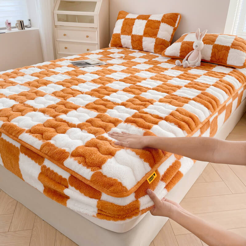 Stornfield | Milk velvet fitted sheet with checks