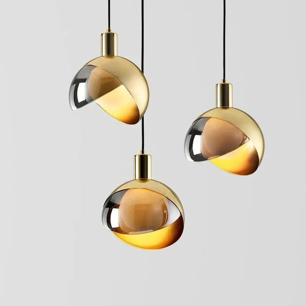 Modern golden pendant lights for dining room and kitchen, elegant design with ball lights | Stornfield