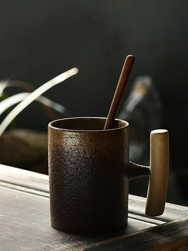 Coarse Pottery Mug with Wooden Handgrip | Stornfield