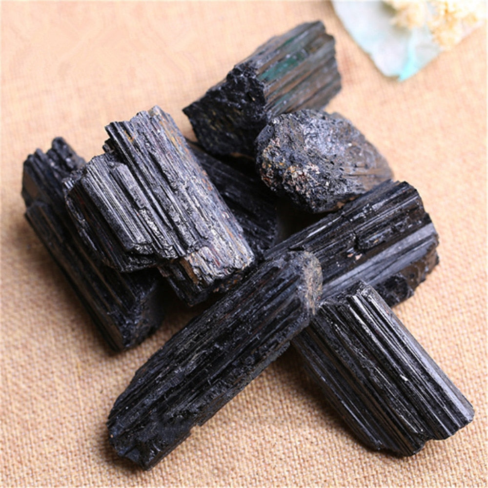 Stornfield | Pierre brute de tourmaline noire en cristal naturel et minéral décoration de maison Ramadan 2023