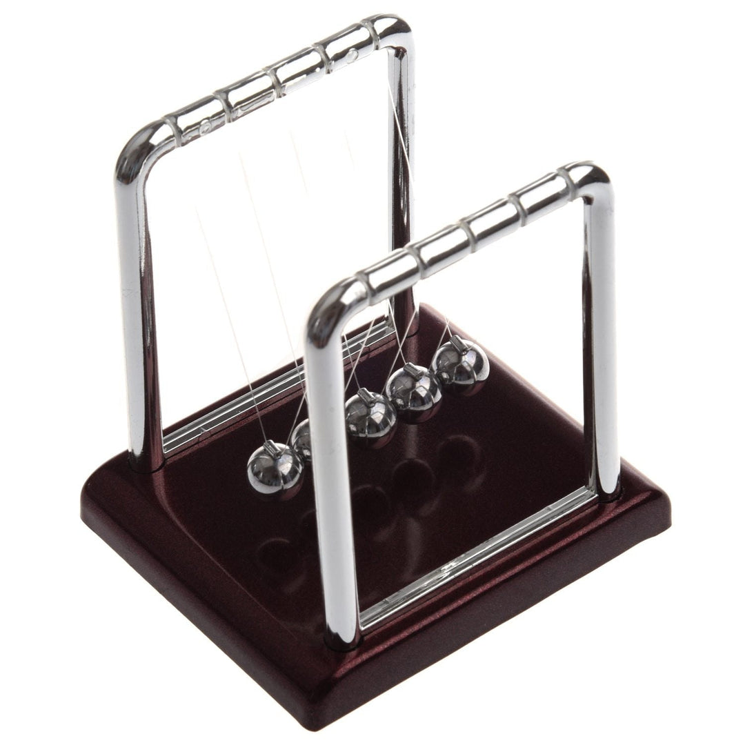 Newton's Cradle Balance Balls | Stornfield