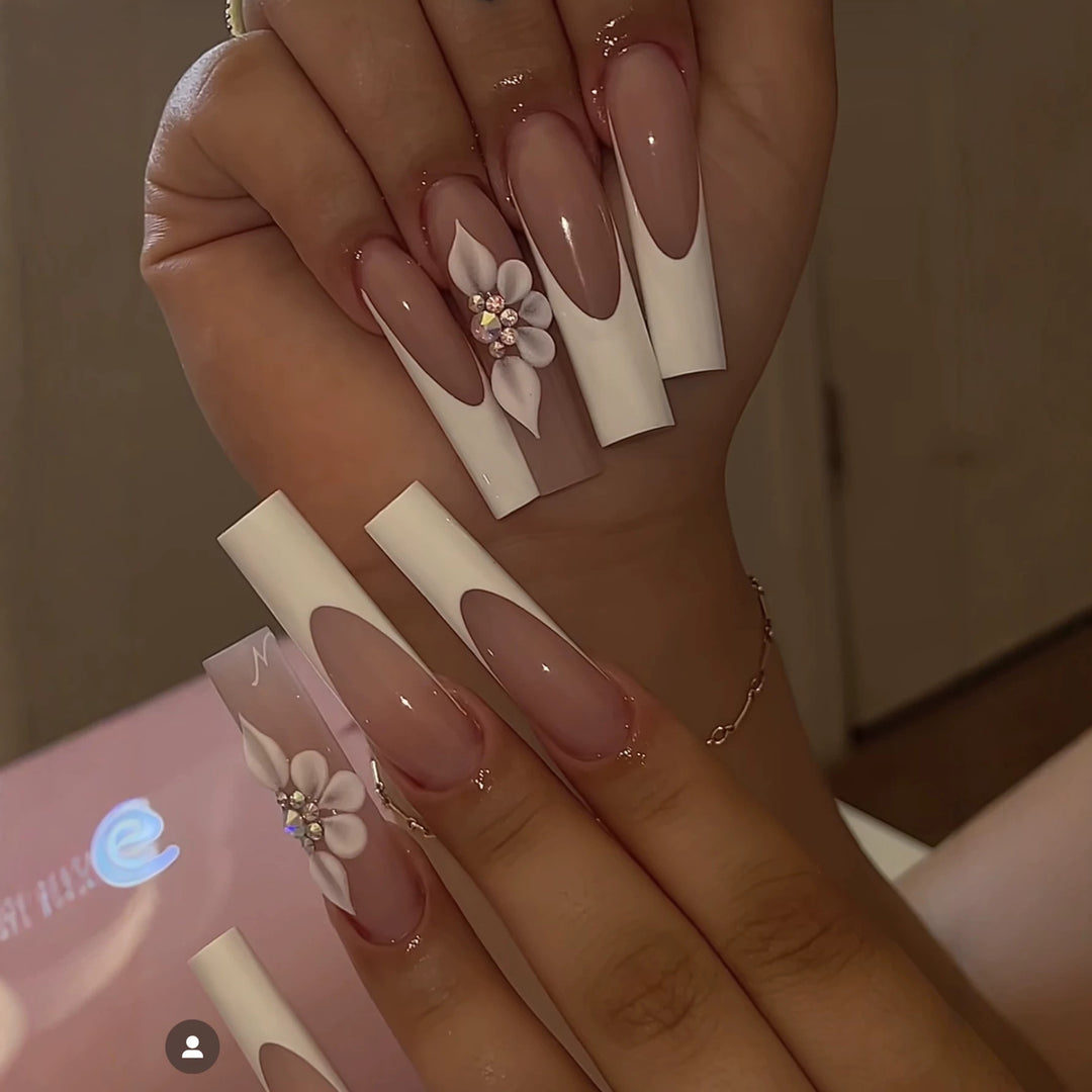 Elegant Floral Design Press-On Nail Set Stornfield