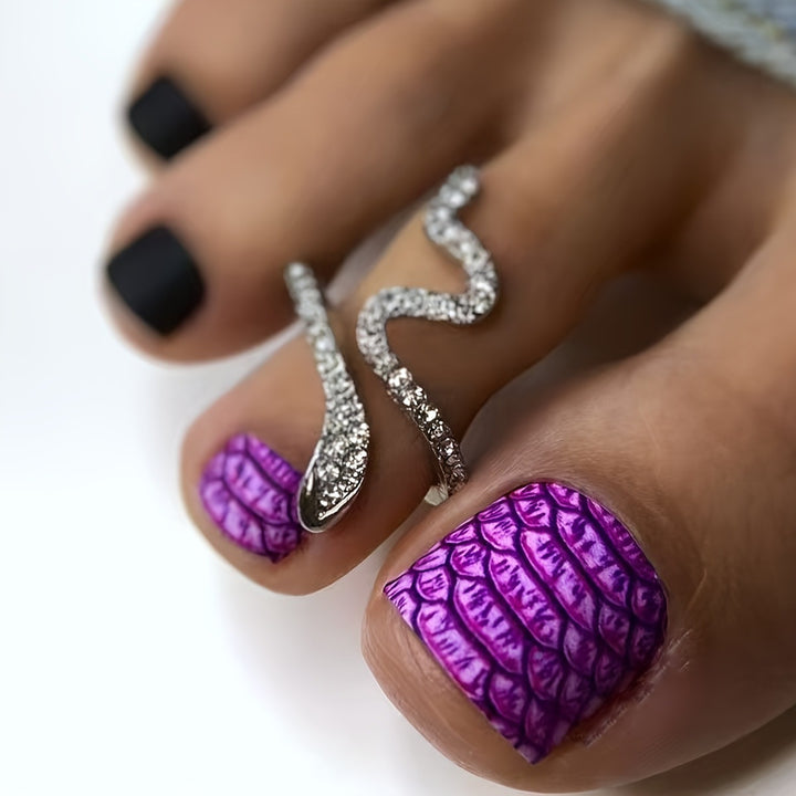 Artificial nails with glamorous snake pattern Stornfield