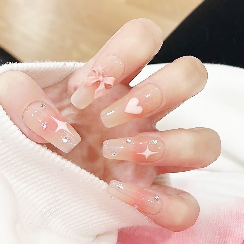 Artful nail designs with cat motif Stornfield