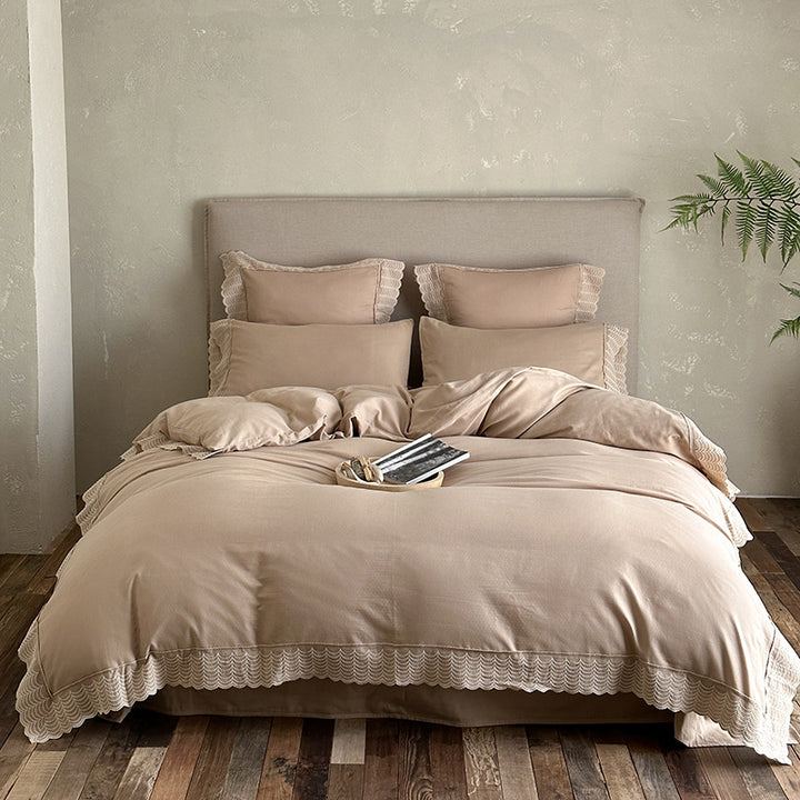 luxurious cotton satin bedding set with delicate lace border