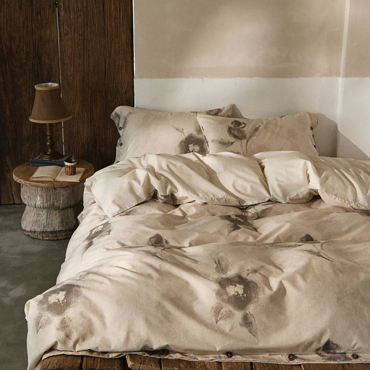 Luxurious bedding set made of cotton satin with floral watercolor pattern reversible duvet cover with button closure and pillowcases