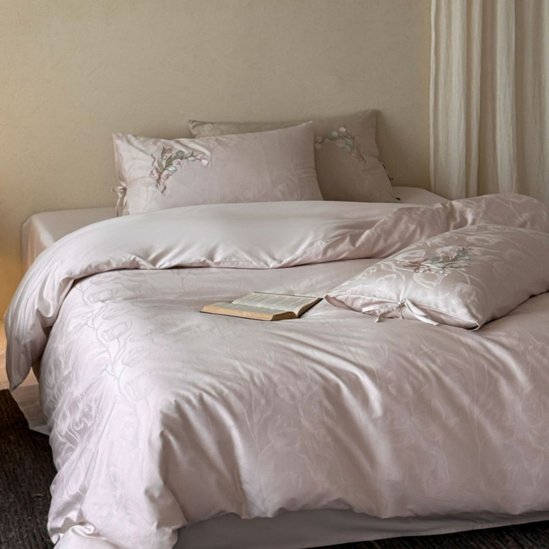 Luxurious satin bedding set with floral jacquard texture and fine floral embroidery