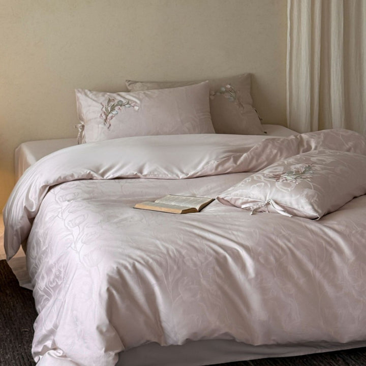 Luxurious satin bedding set with floral jacquard texture and fine floral embroidery