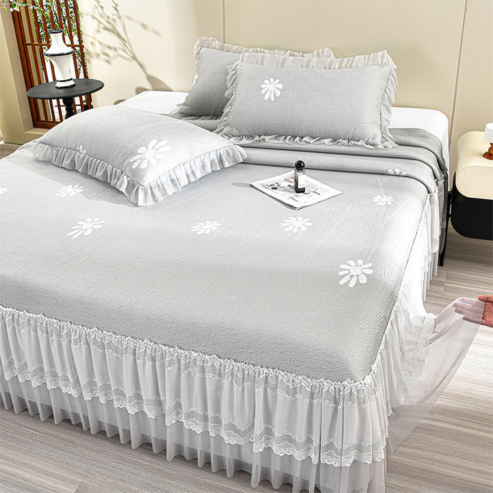 Elegant quilted bedspread with lace ruffle and mountain jacquard