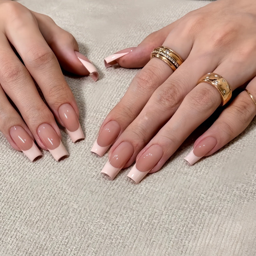 Artificial Nails in Elegant French Look Stornfield