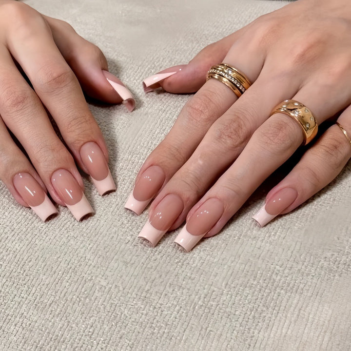 Artificial Nails in Elegant French Look Stornfield
