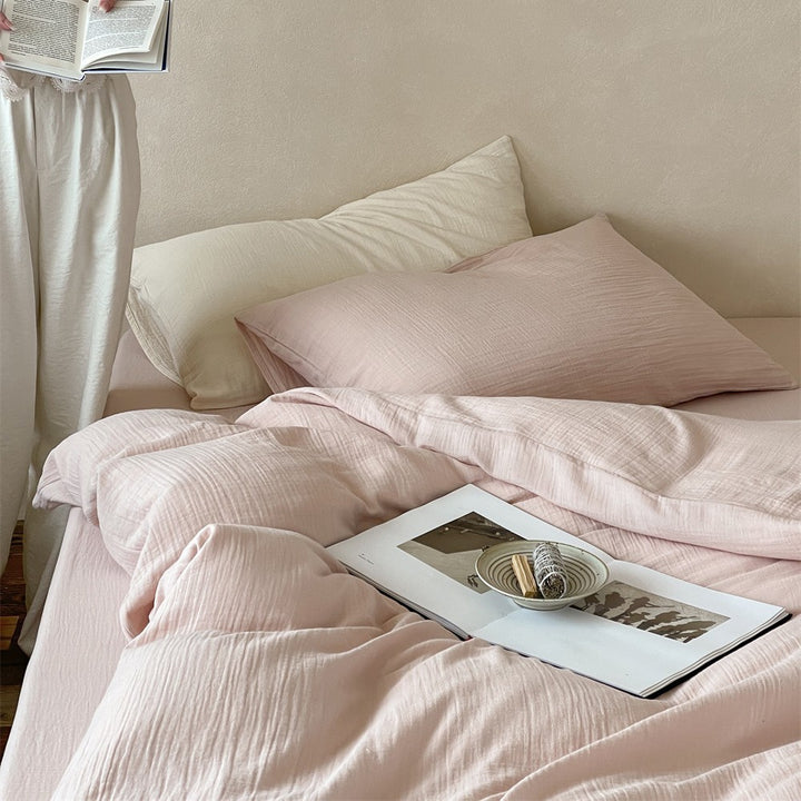 Bed linen set made of enzyme-washed cotton with a light texture