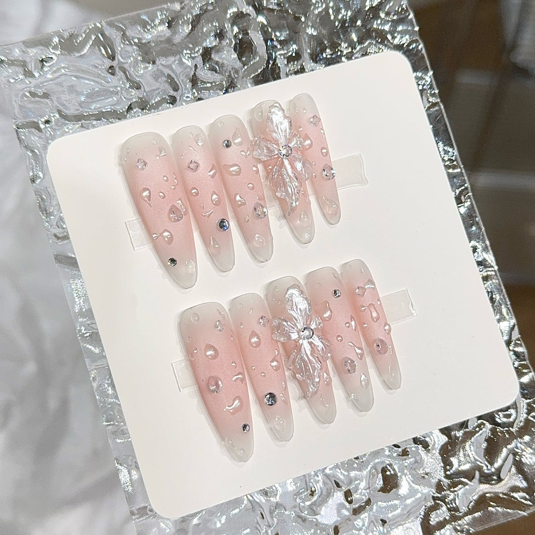 Glamorous artificial nails with sparkling accents Stornfield