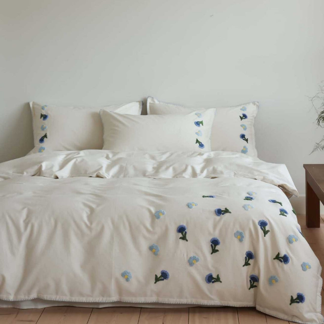 Luxurious bedding set made of cotton satin with hand-stitched floral appliqués