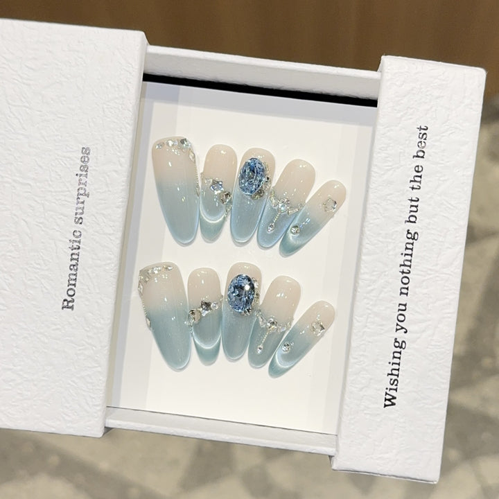 Nail set with Romantic Design and Glitter Elements Stornfield