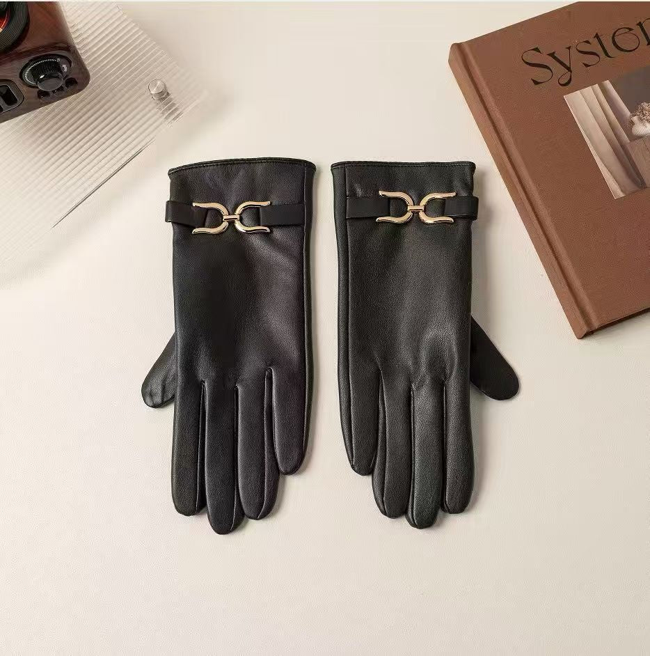 Elegant Leather Gloves with Chain Detail Stornfield