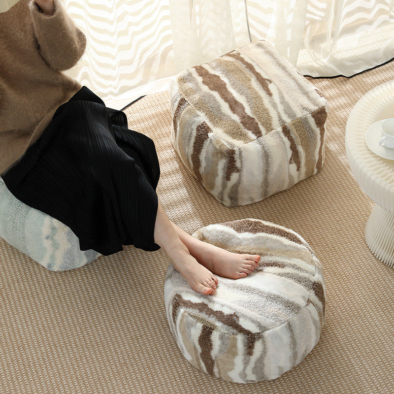 Round seating pouf made of teddy fleece with soft textured cover