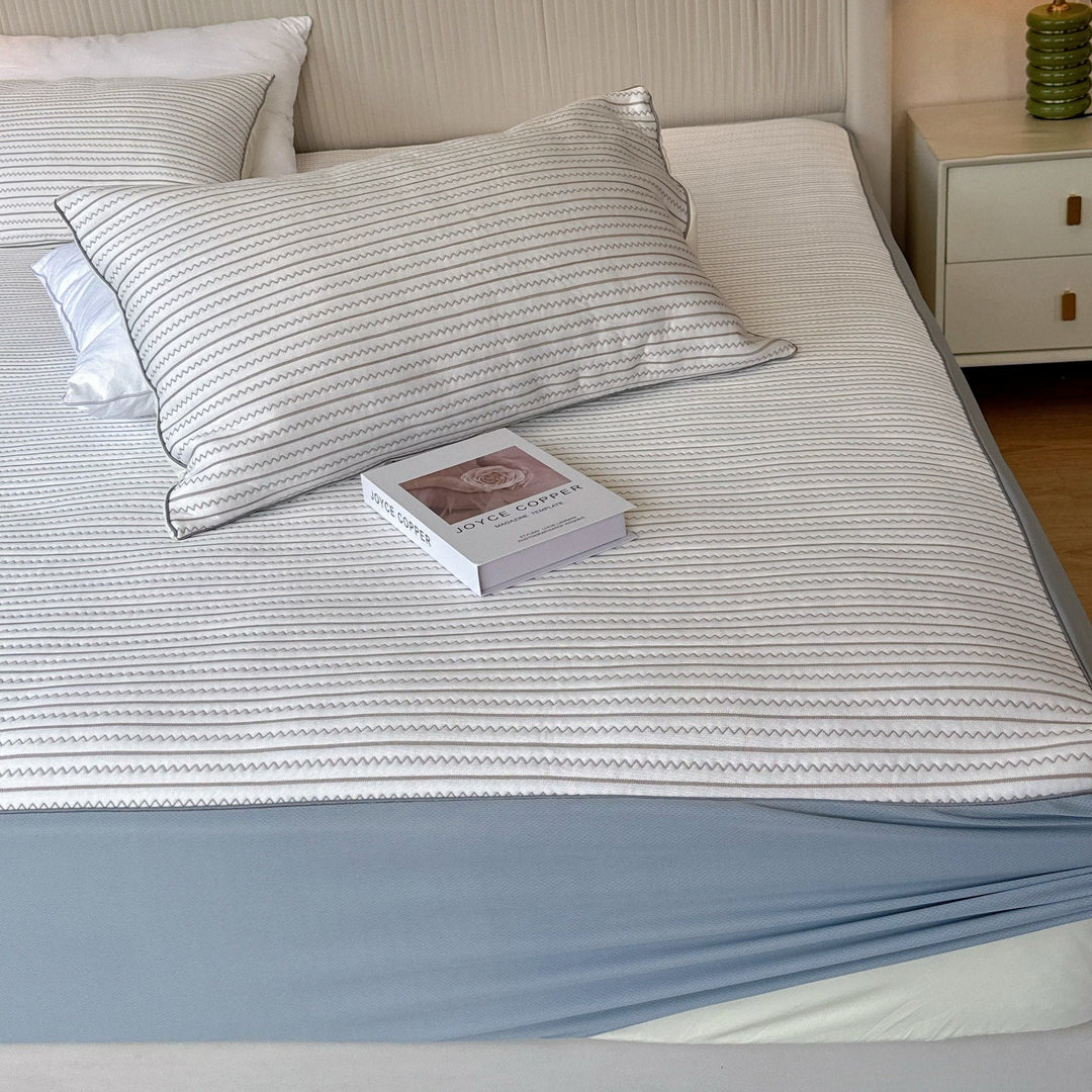 Water-repellent quilted mattress protector with elastic all-around cover