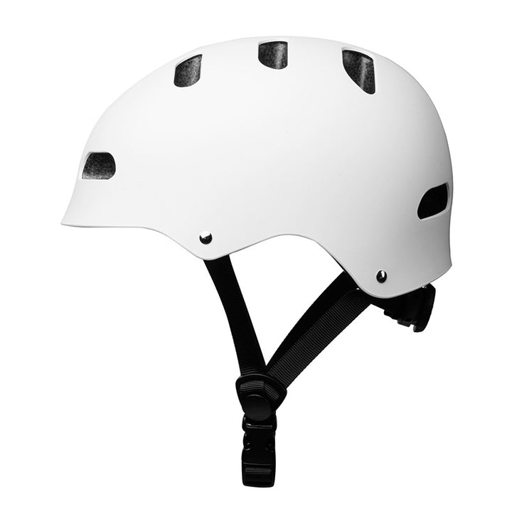 Skate helmet with advanced ventilation technology Stornfield