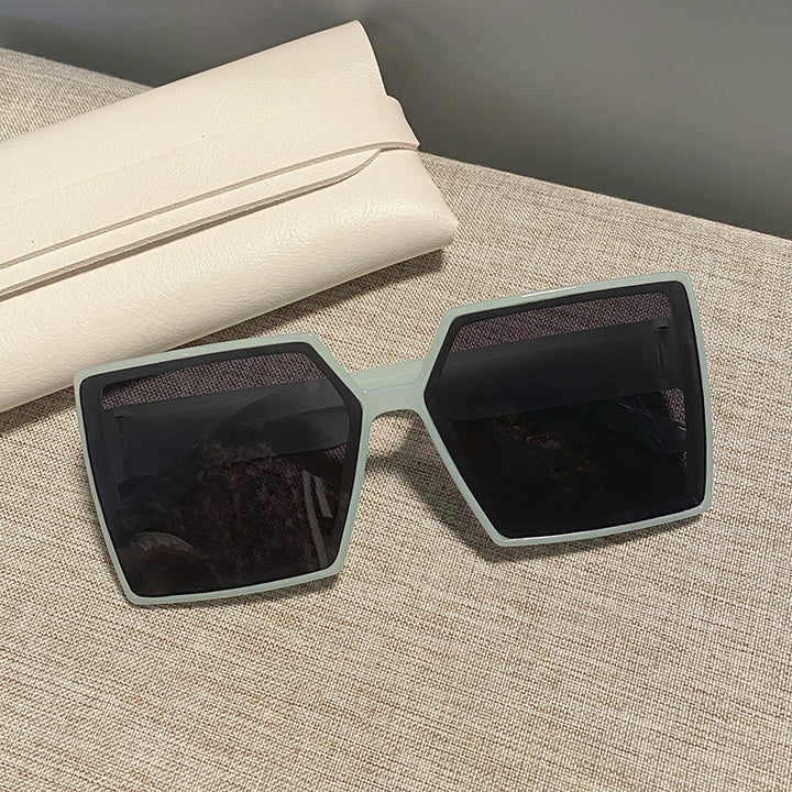 Women's square sunglasses with a sturdy frame and stylish design Stornfield