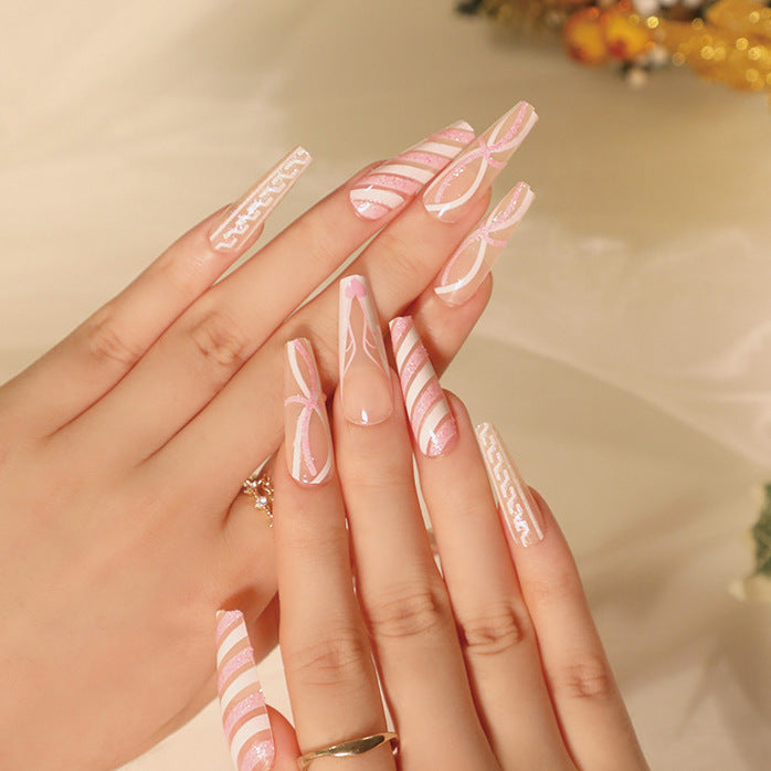 Artful Christmas nail art with original gingerbread motif Stornfield