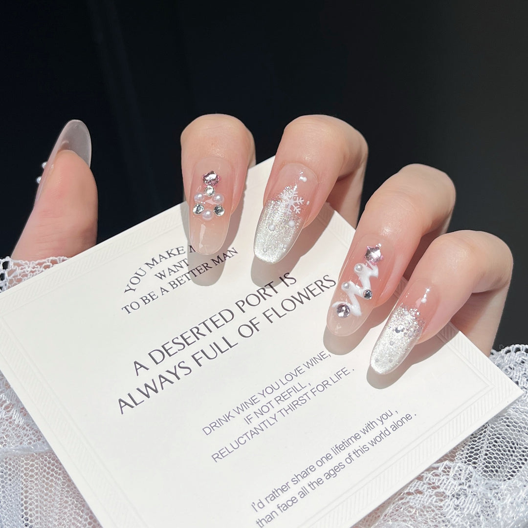 Festive Character-Themed Press-On Nail Art Stornfield