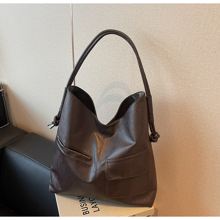 Casual tote bag with practical front pockets Stornfield