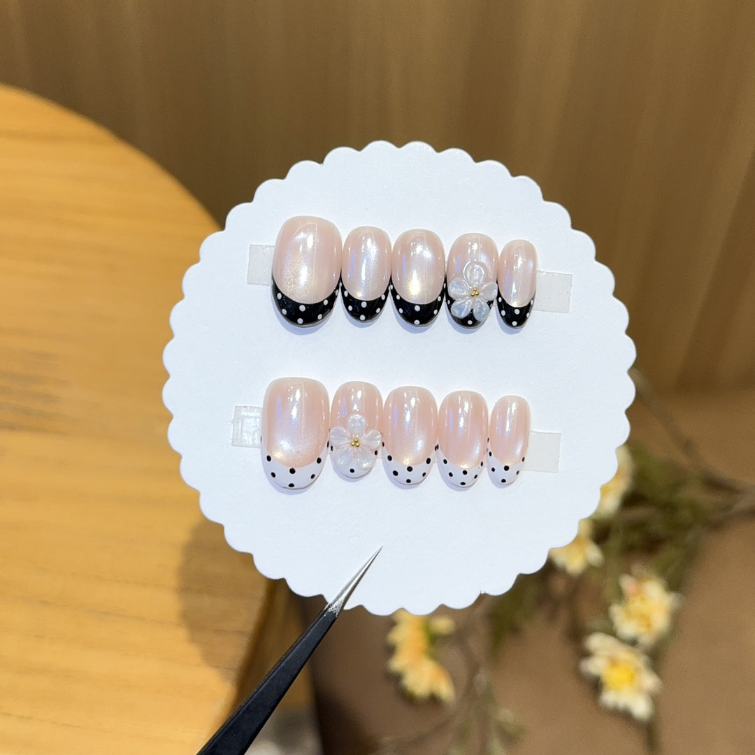 Decorative artificial nails with elegant accents Stornfield