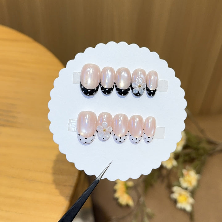 Decorative artificial nails with elegant accents Stornfield