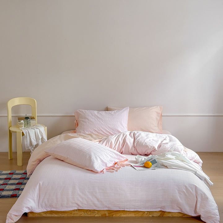 Dezent checked bedding set made of soft cotton percale with a light quilted texture