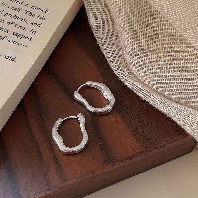 Wavy hoop earrings Stornfield