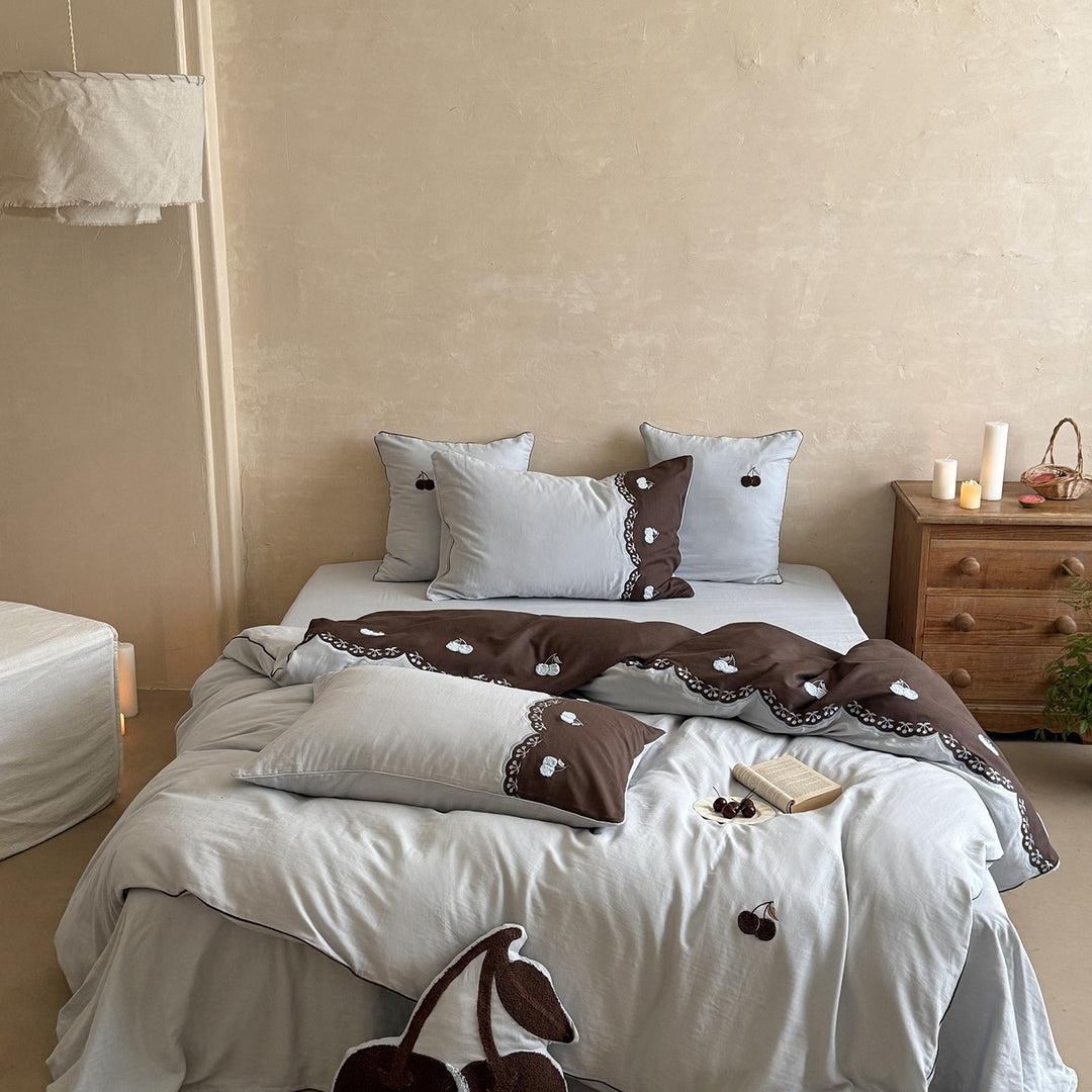 Bedding set made of cotton satin with embroidered cherry motif and decorative frill