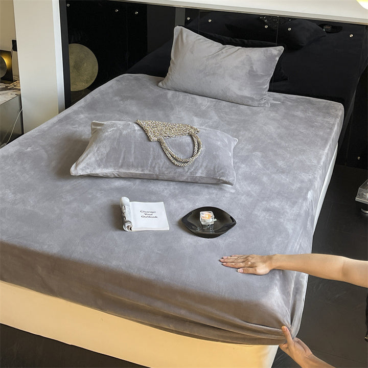 Velvet fitted sheet with extra deep pocket and elastic all-around hem