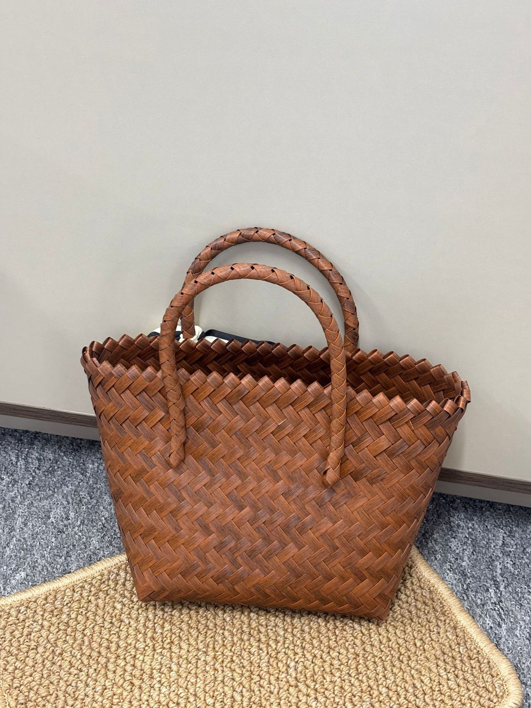 Handwoven basket bag with bamboo handles Stornfield