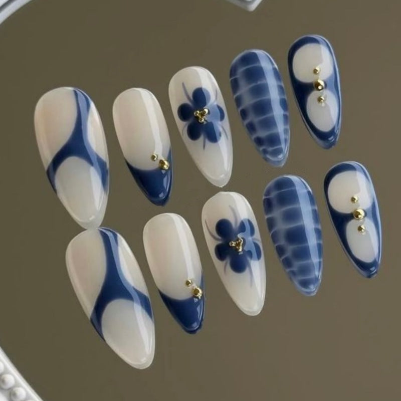 Artistic Floral and Star-Embellished Press-On Nail Set Stornfield