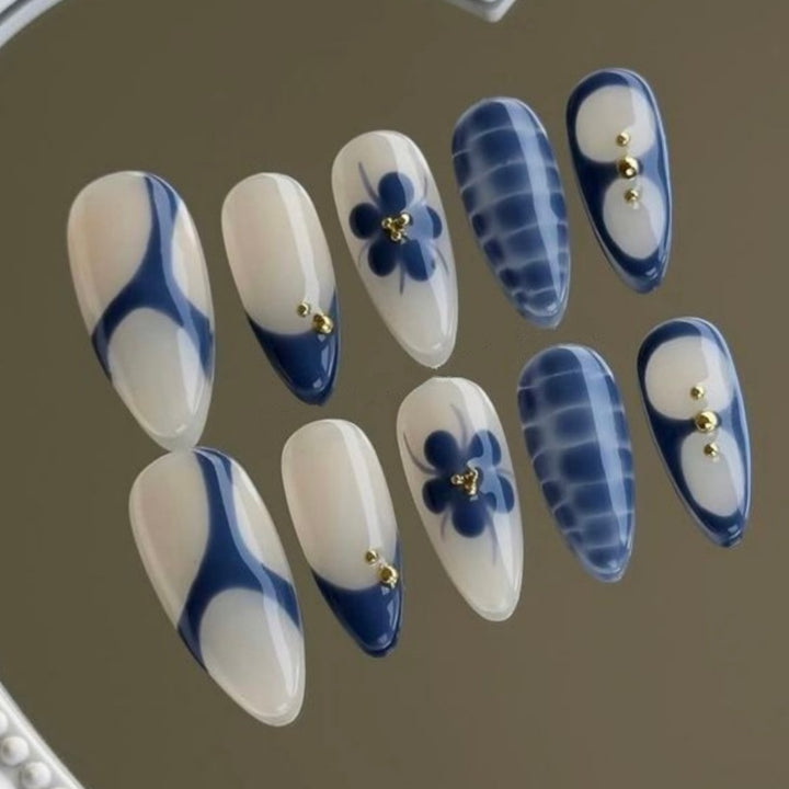 Artistic Floral and Star-Embellished Press-On Nail Set Stornfield