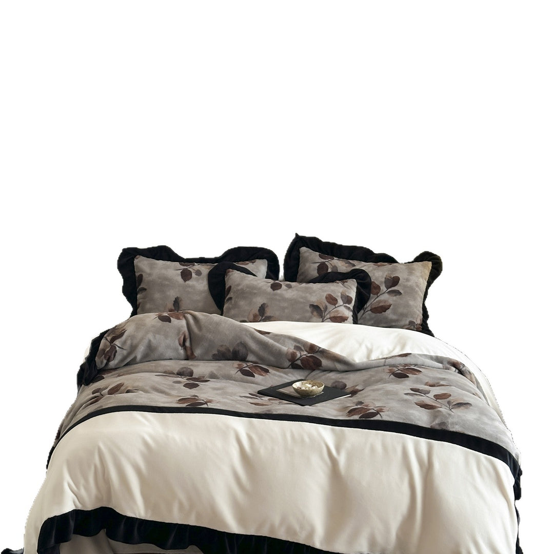 Plush bedding set made of faux fur with cow print design and contrasting ruffles